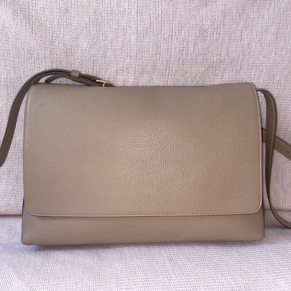 Cuyana Handbags - Cuyana Messenger Bag - Soft Rose Color (NWT)